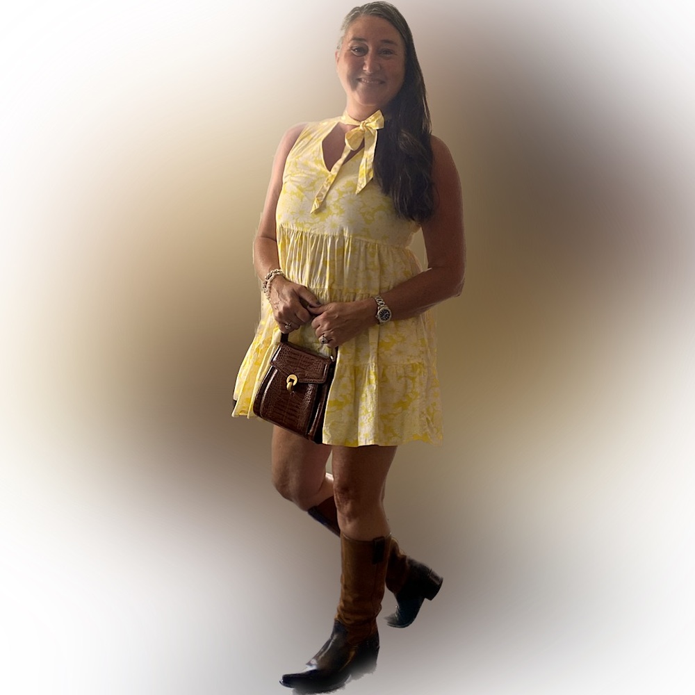 Meet your posher Gretchen the dress was purchased from @delanecampbell closet 💛